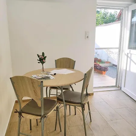 B30 Apartmanok, 公寓 埃格尔