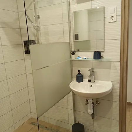 Apartmán B30 Apartmanok, *