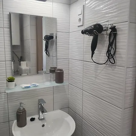 B30 Apartmanok, Eger