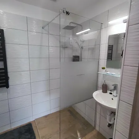 B30 Apartmanok, 公寓 *