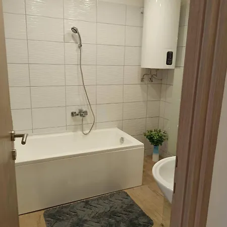 B30 Apartmanok, 公寓